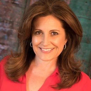 Meet your Posher, Lora